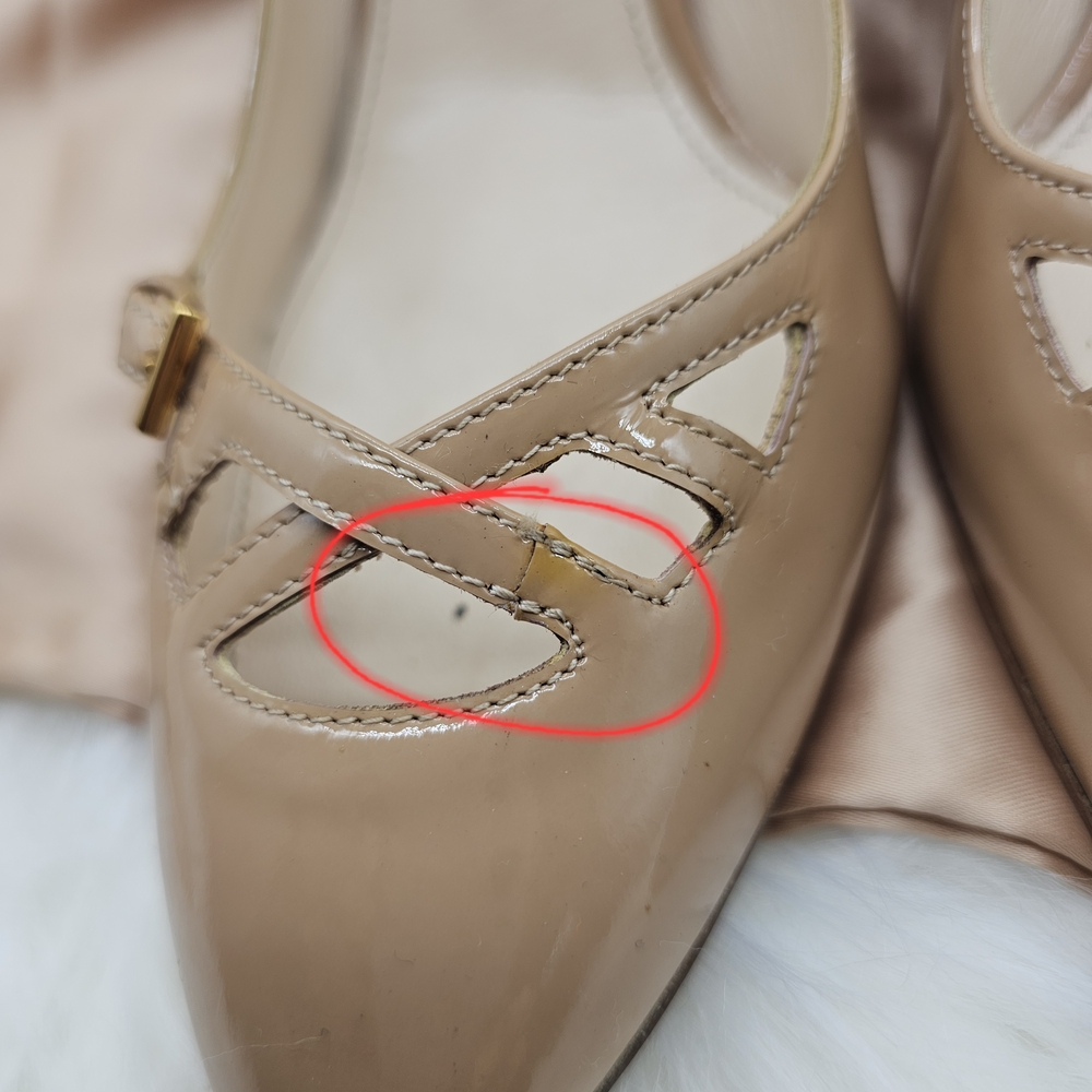 Prada Women's Beige Patent Leather Heels - Picture 2 of 9